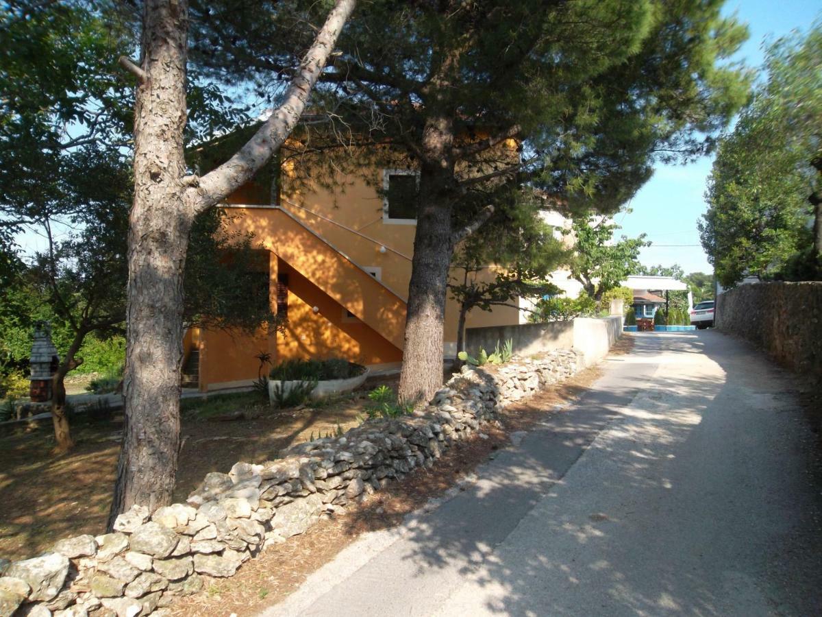Hodak Apartment Нерезине Екстериор снимка